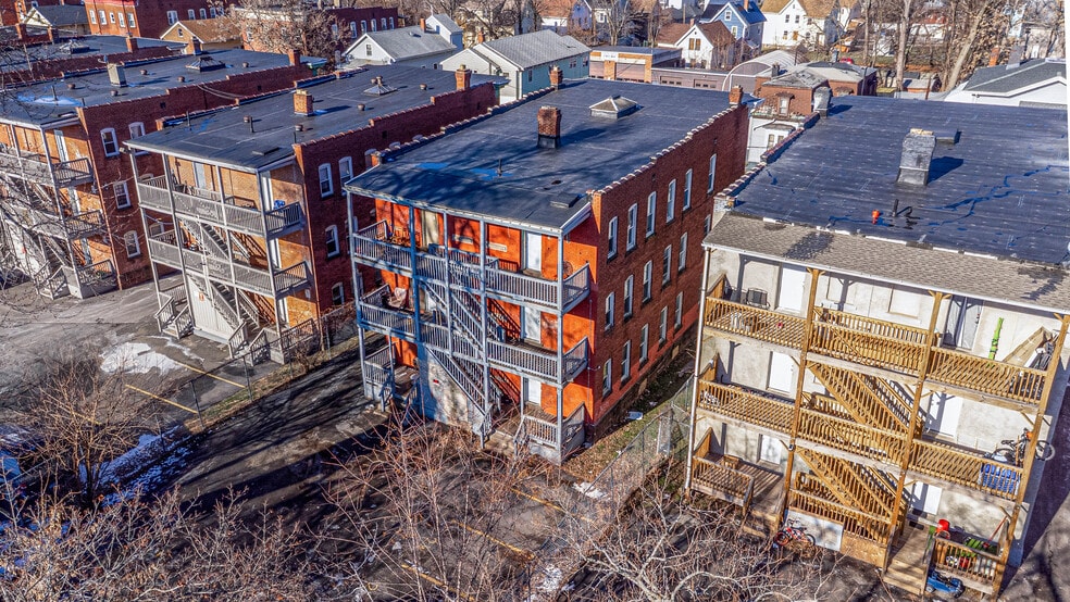 More Photos Of 27-29 Bond St, Hartford Apartments For Sale