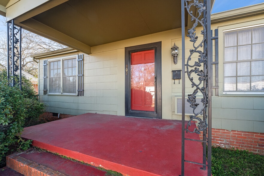 More Photos Of 902 Court St, Waynesboro Flex For Sale