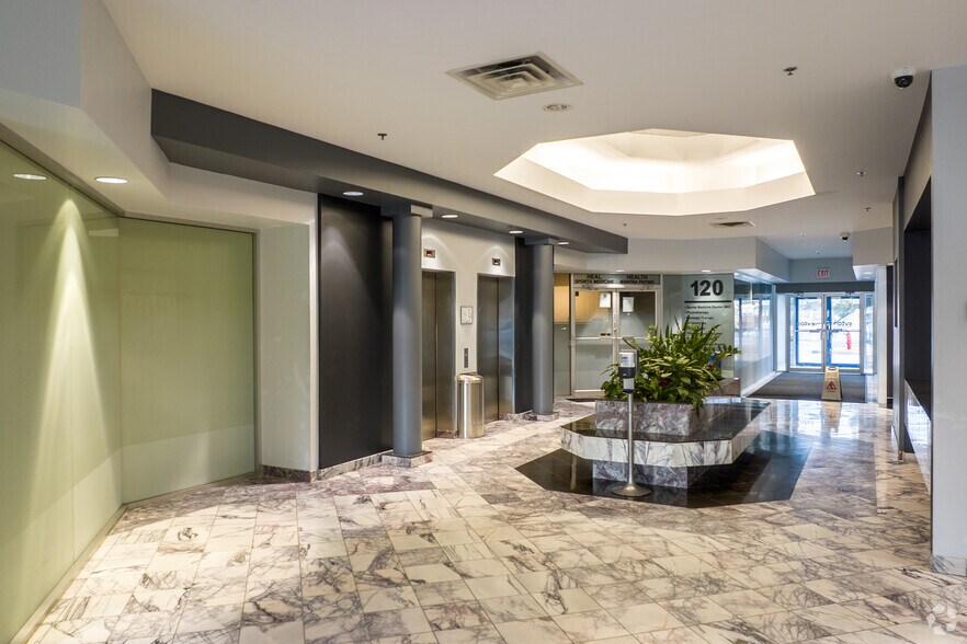 More Photos Of 2560 Matheson Blvd E, Mississauga Office For Sale