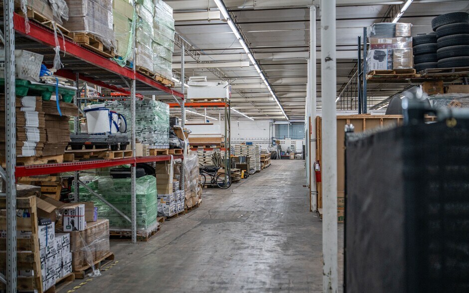 More Photos Of 5107 W University Blvd, Jacksonville Warehouse For Lease