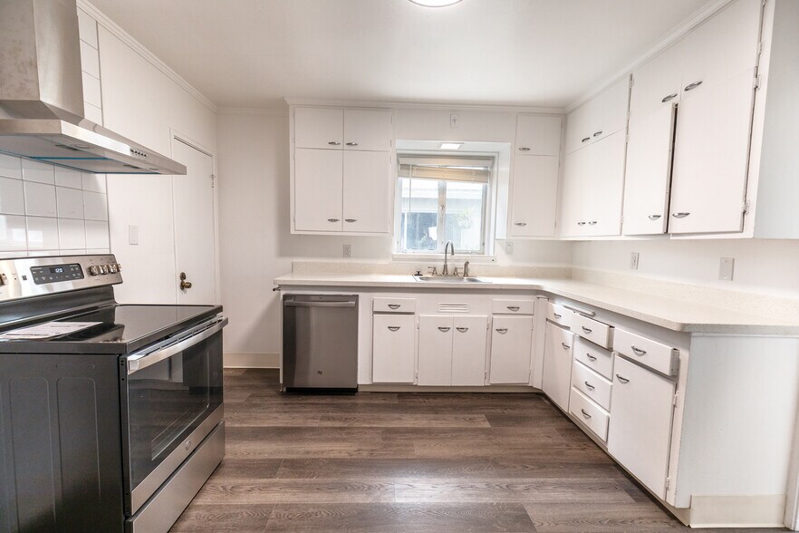 More Photos Of 1720 N St, Sacramento Apartments For Sale