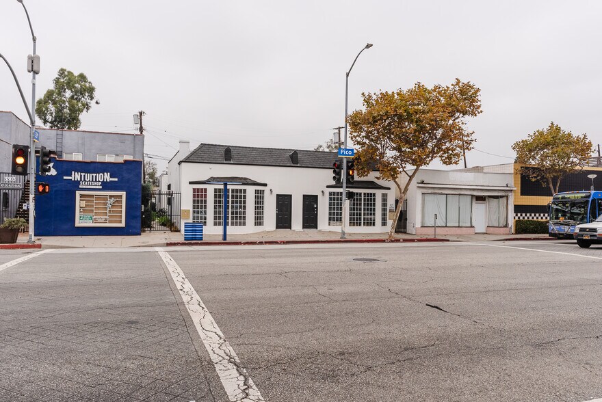 More Photos Of 3307-3309 Pico Blvd, Santa Monica Storefront For Sale