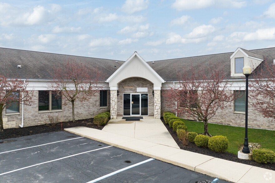 More Photos Of 845 Commerce Dr, Perrysburg Office For Lease