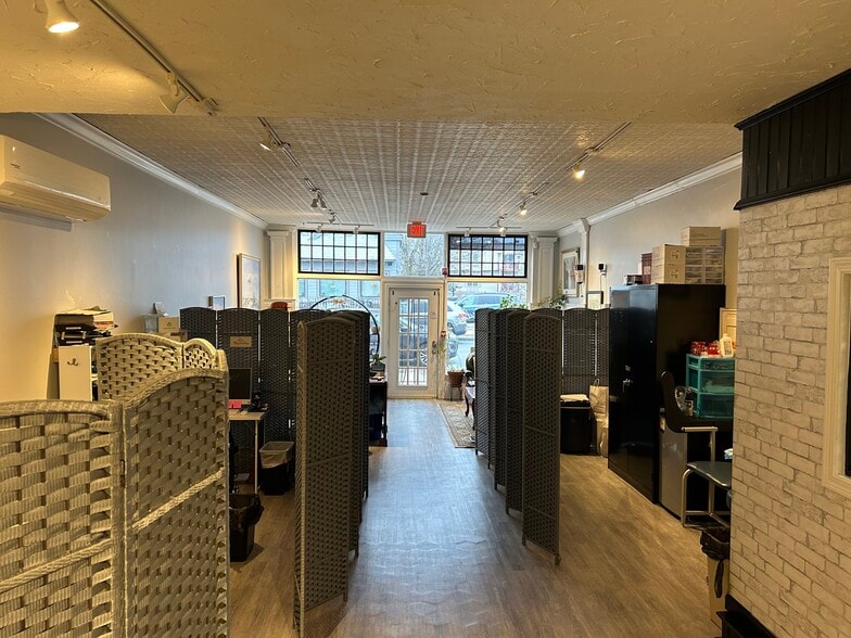 More Photos Of 11-15 Lexington Ave, Gloucester Storefront Retail Office For Lease
