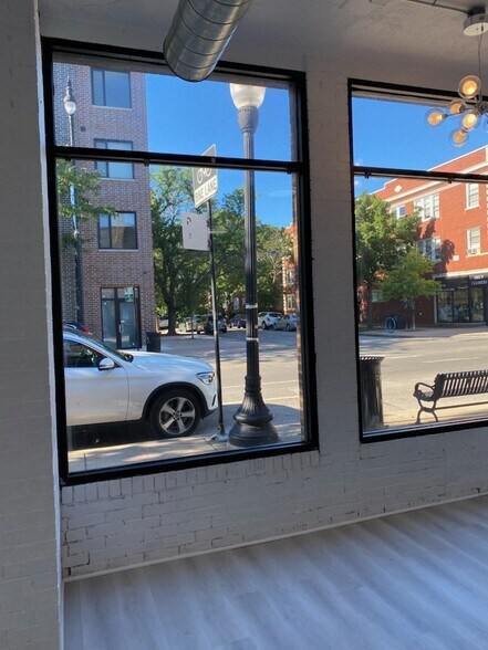 More Photos Of 1333-1343 W Devon Ave, Chicago Storefront Retail Office For Sale