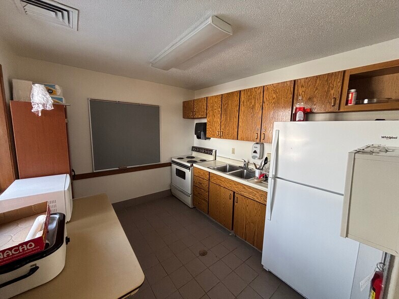 More Photos Of 1514 1st Ave, Belle Plaine Religious Facility For Sale