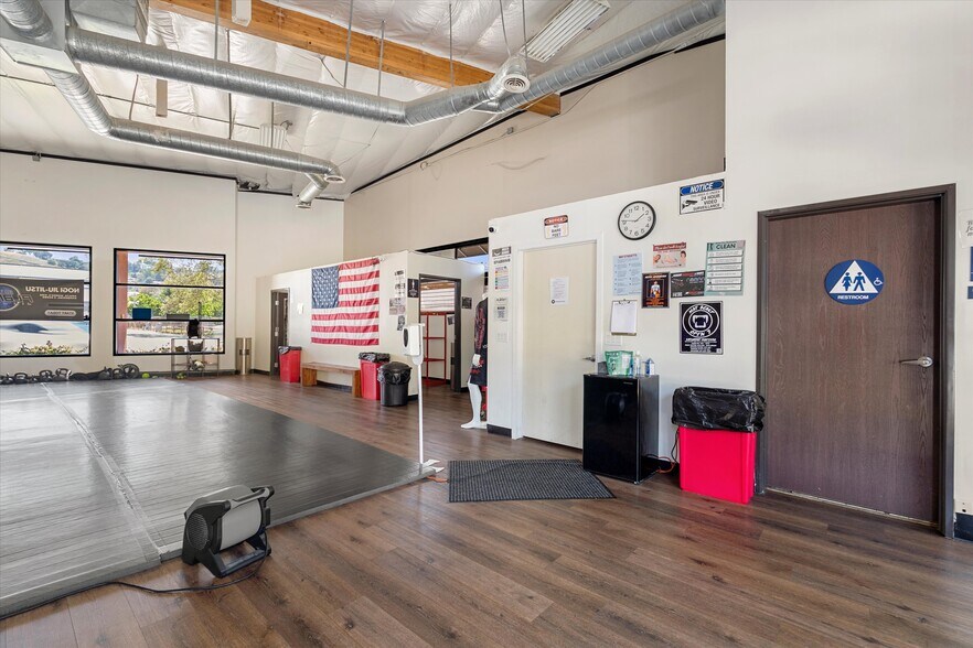 More Photos Of 3801-3817 Pacific Coast Hwy, Torrance Storefront For Lease