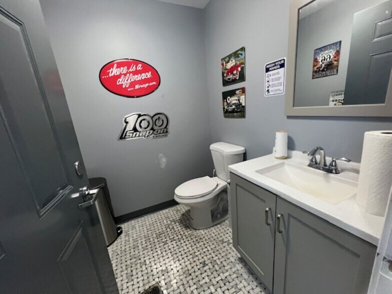 More Photos Of 9120 Trinity Dr, Lake In The Hills General Retail For Sale