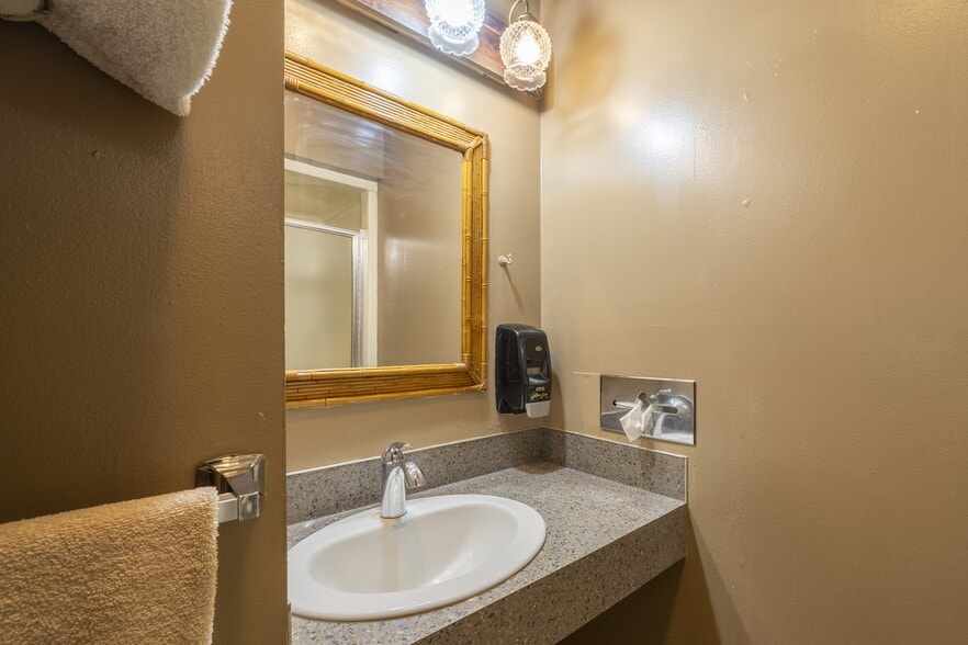 More Photos Of 815 Main Ave, Tillamook Hotel For Sale