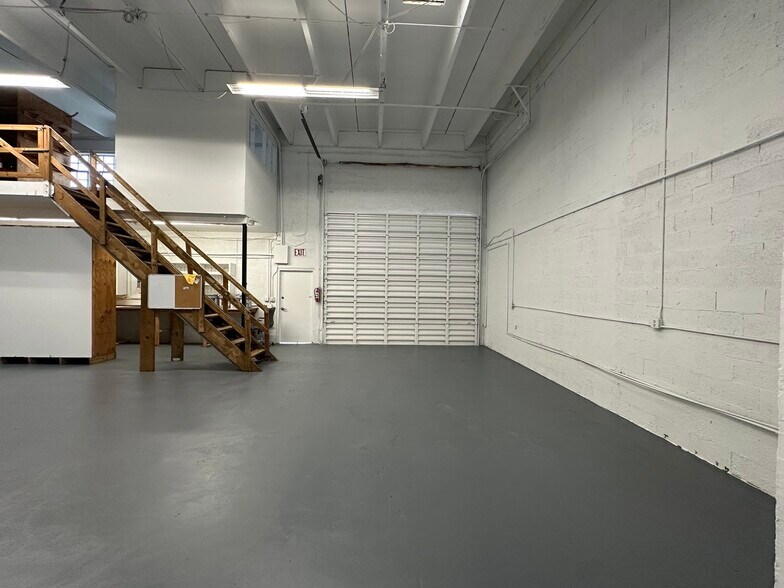 More Photos Of 5751 Dawson St, Hollywood Warehouse For Lease