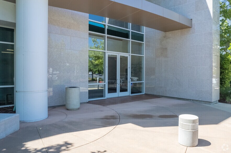More Photos Of 1490 Stone Point Dr, Roseville Office For Lease