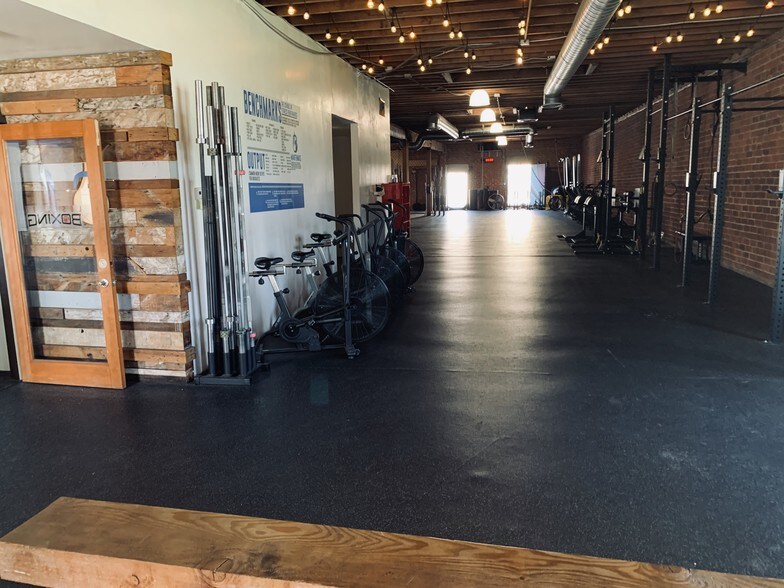 More Photos Of 5119 W Sunset Blvd, Los Angeles General Retail For Lease