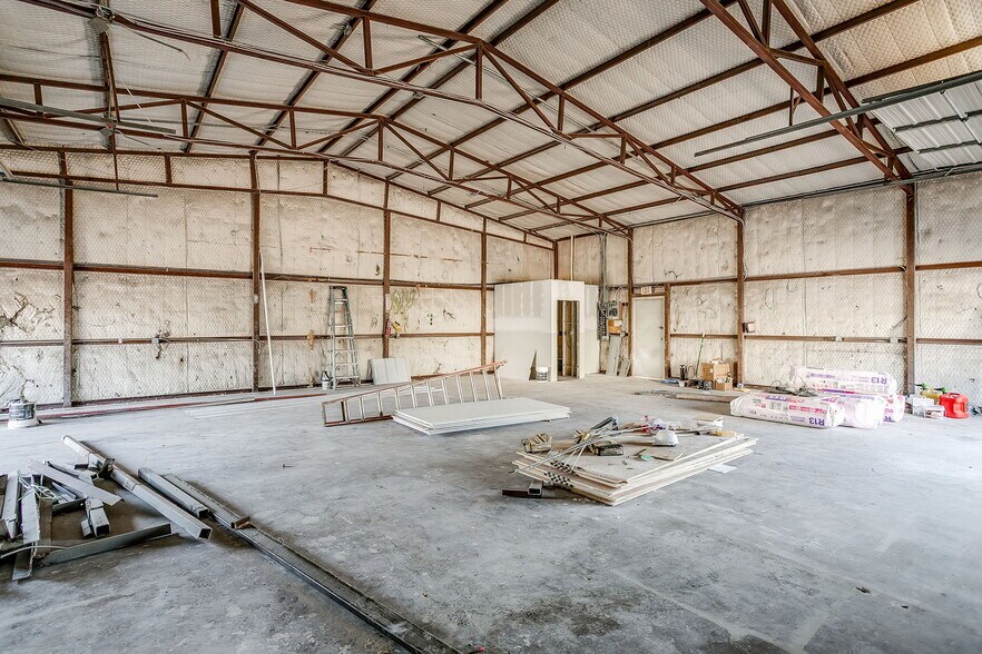 More Photos Of 3019 Keller Hicks Rd, Fort Worth Unknown For Lease