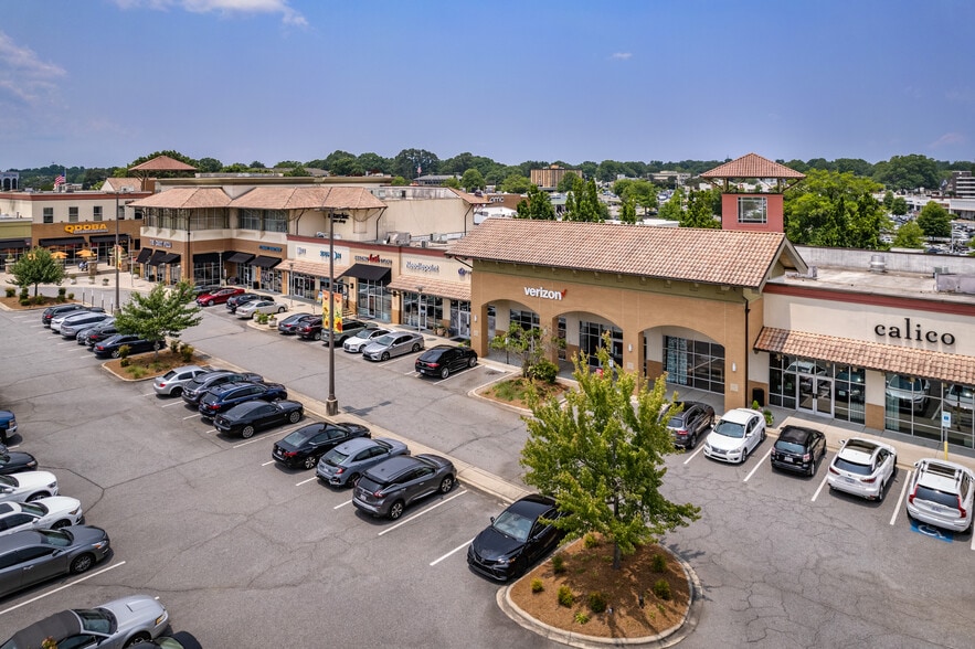 More Photos Of 1600-1730 E Woodlawn Rd, Charlotte Unknown For Lease