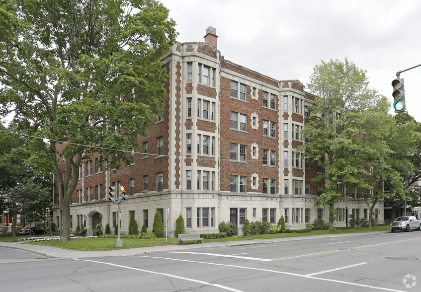 Primary Photo Of 4338-4342 Rue Sherbrooke O, Westmount Apartments For Sale