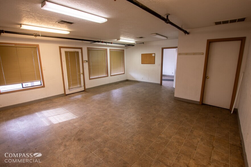 More Photos Of 480 SE Bridgeford Blvd, Bend Industrial For Lease