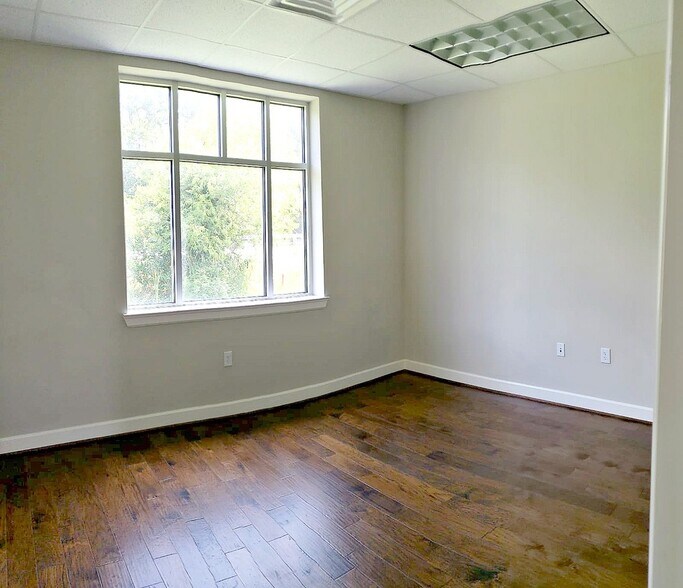 More Photos Of 2219 Sawdust Rd, The Woodlands Office For Lease
