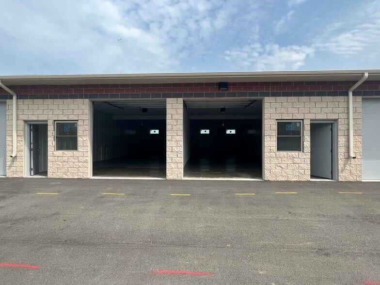 More Photos Of 96 E 8th St, Waconia Self Storage For Lease