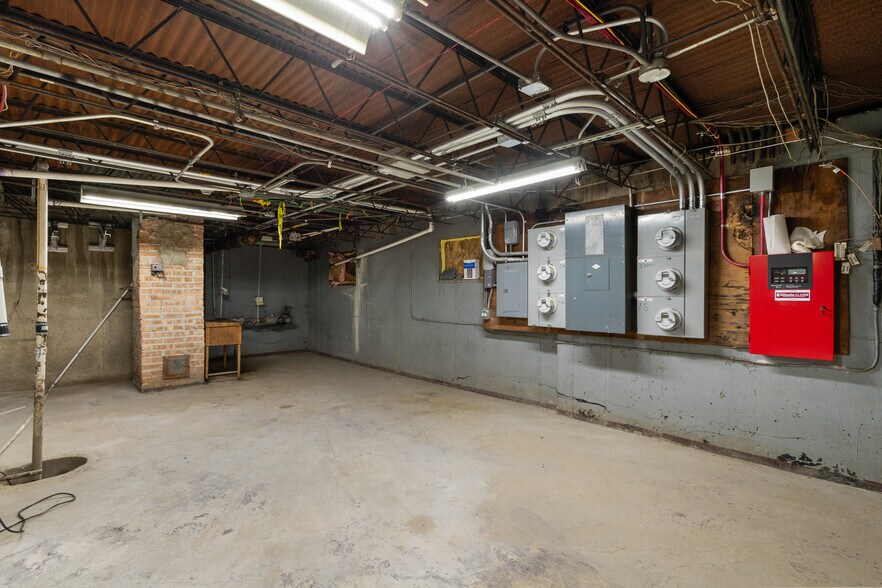 More Photos Of 3100 S Oak Park Ave, Berwyn Office For Sale