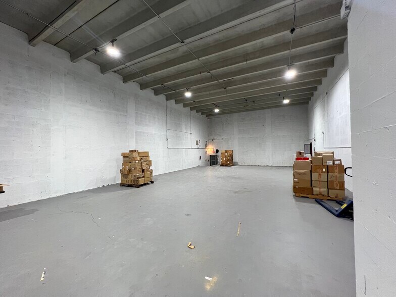 More Photos Of 8449-8459 NW 66th St, Miami Warehouse For Lease