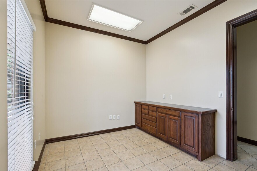 More Photos Of 3403 N Beach St, Fort Worth Medical For Lease