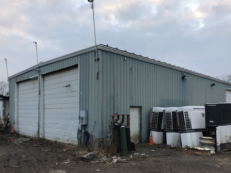 More Photos Of 922 Sanderson St, Throop Service For Sale