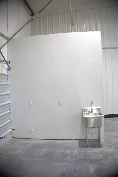 More Photos Of 162 Business Centre Cir, Driggs Warehouse For Lease