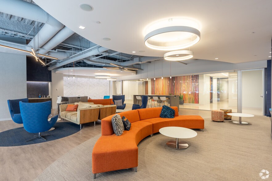 More Photos Of 9500 W Bryn Mawr Ave, Rosemont Office For Lease