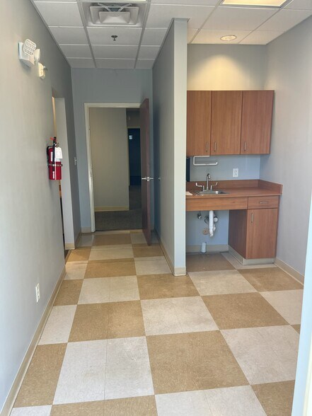 More Photos Of 1328 N Lake Park Blvd, Carolina Beach Medical For Lease