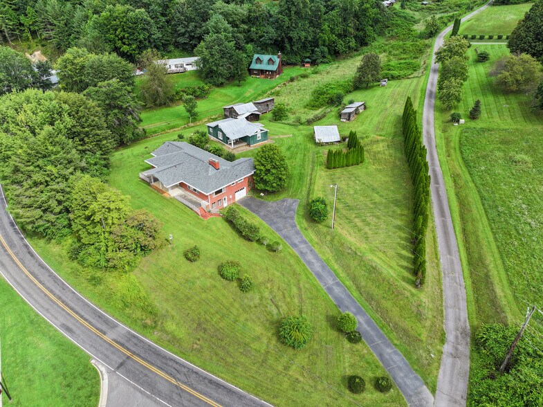 More Photos Of 5 Noland Downs Rd, Waynesville Office Residential For Sale