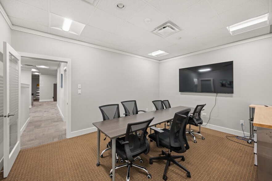 More Photos Of 33386 S Fraser Way, Abbotsford Freestanding For Sale