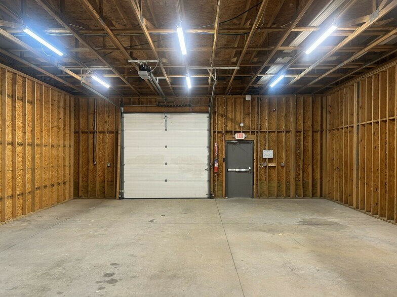 More Photos Of 7440 Central Business Park Dr, Norfolk Light Distribution For Lease