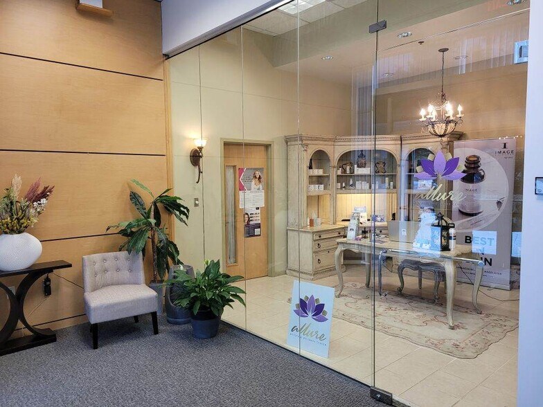 More Photos Of 44330 Mercure Cir, Dulles Showroom For Lease