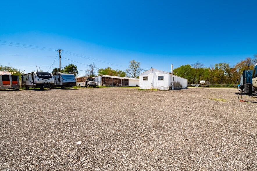 More Photos Of 127 Basin St, Hebron Warehouse For Lease