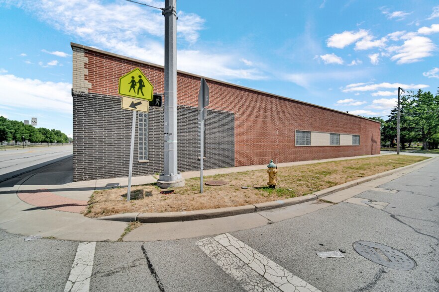 More Photos Of 7045 Calumet Ave, Hammond Light Distribution For Sale