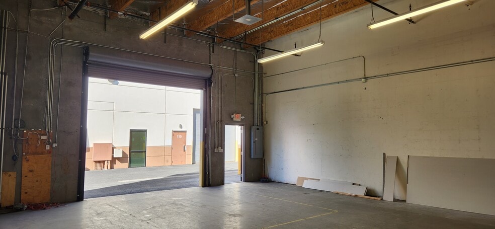 More Photos Of 4135 N Rancho Dr, Las Vegas Light Distribution For Lease