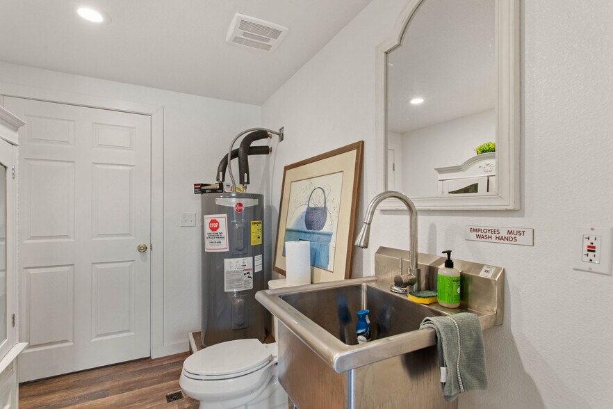 More Photos Of 1521 Willms Rd, Elk Lodge Meeting Hall For Sale