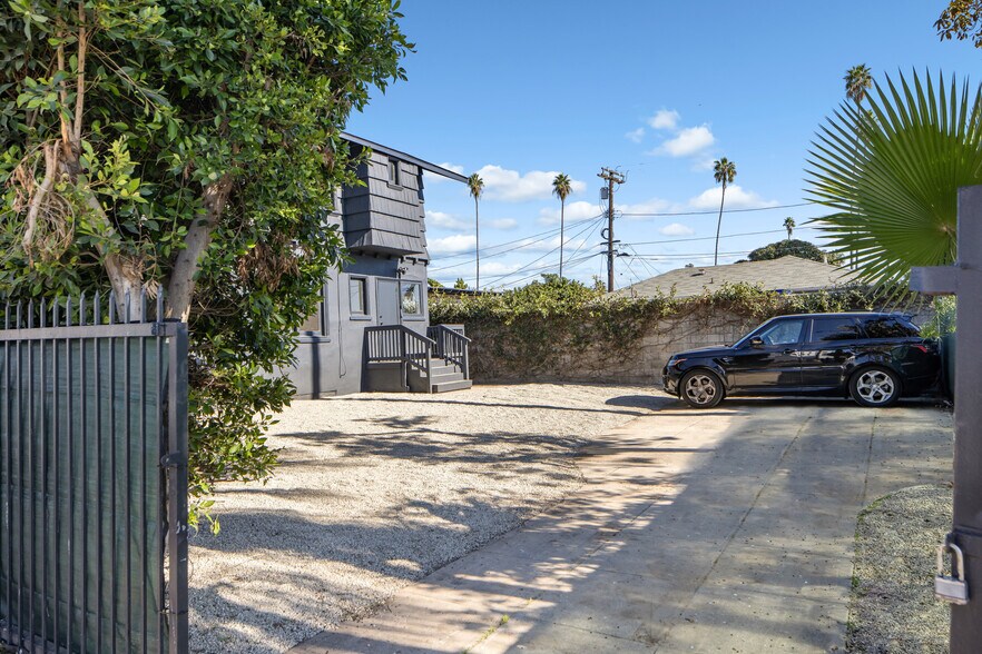 More Photos Of 4572 W Washington Blvd, Los Angeles Office For Sale