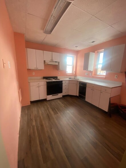 More Photos Of 1733-1735 Maryland Ave, Baltimore Bar For Lease