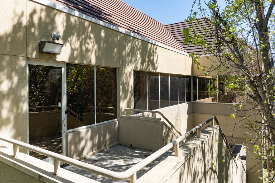 More Photos Of 1499 Oliver Rd, Fairfield Office For Lease