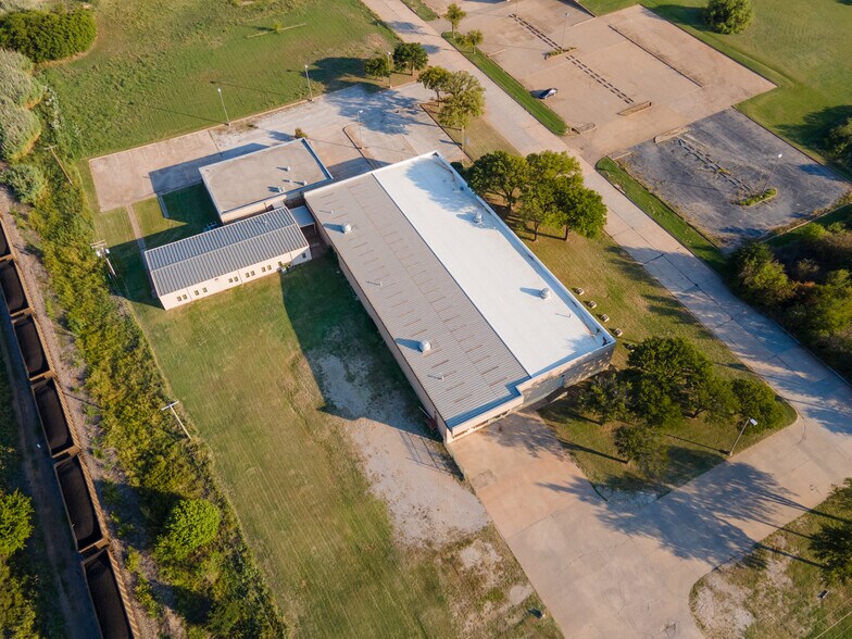More Photos Of 2716 Commerce St, Wichita Falls Industrial For Sale