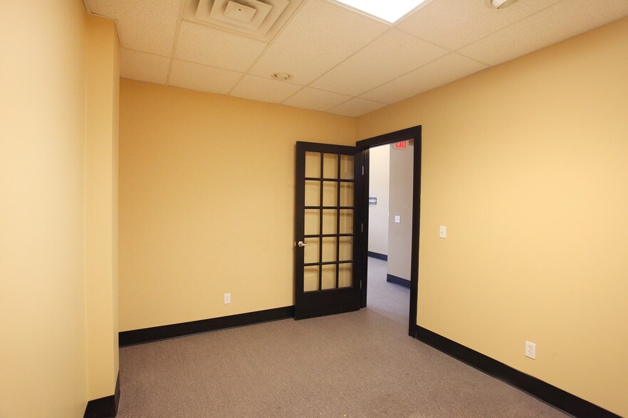 More Photos Of 33700-33760 Lear Industrial Pky, Avon Light Manufacturing For Sale