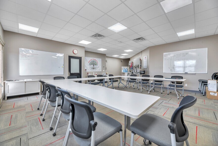 More Photos Of 118 Canal Gdns, Strathmore Light Distribution For Sale