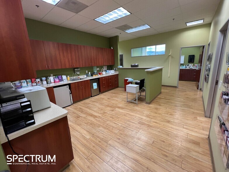 More Photos Of 21060 Centre Pointe Pky, Santa Clarita Medical For Sale