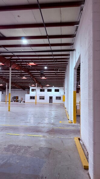 More Photos Of 3517 Frutas Ave, El Paso Manufacturing For Lease