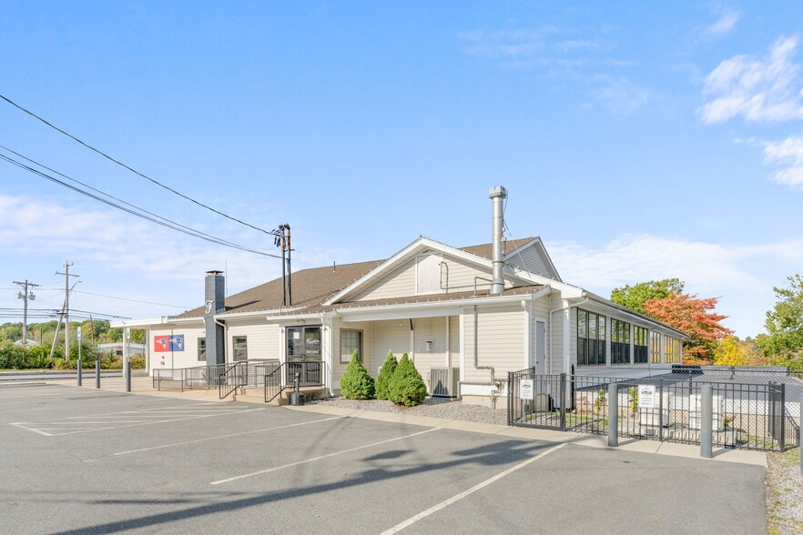 More Photos Of 119 Washington St, Plainville Restaurant For Lease