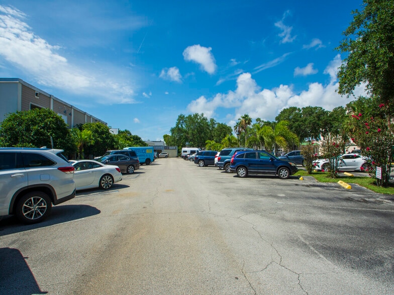 More Photos Of 2045 14th Ave, Vero Beach Office Residential For Sale