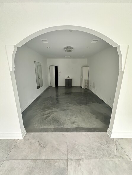 More Photos Of 363-369 E Maple Rd, Birmingham Office Residential For Lease