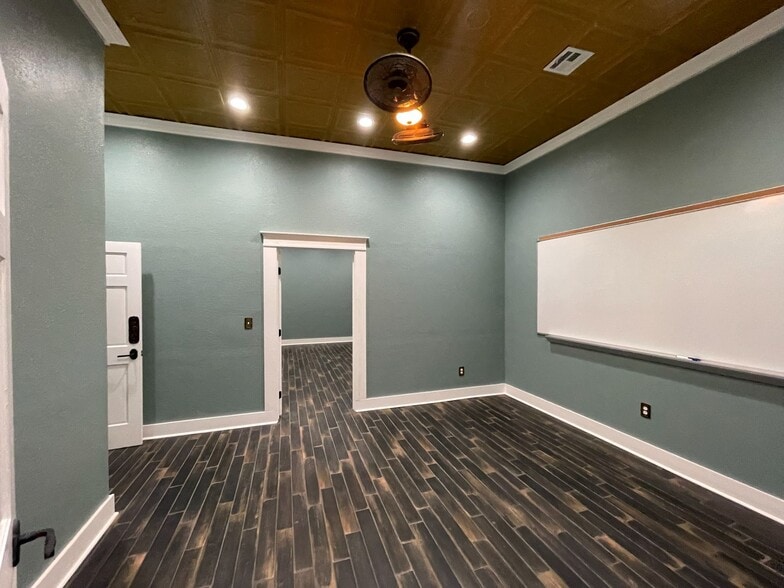 More Photos Of 9 W Main St, Ardmore Office For Sale