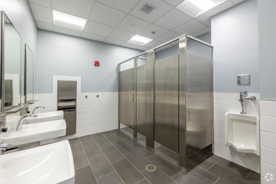 More Photos Of Long Island Expy @ Sills Rd, Medford Distribution For Lease